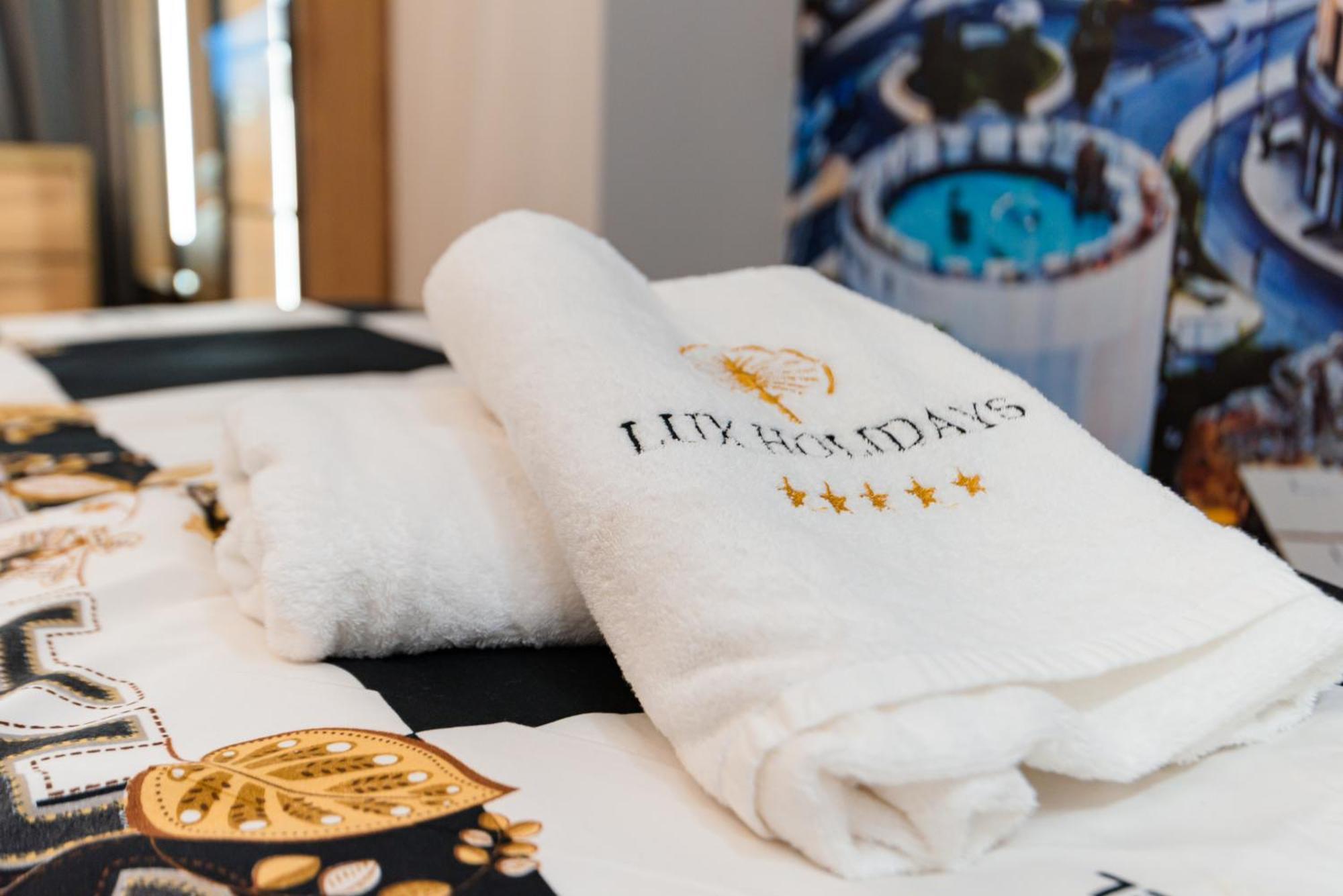Lux Holidays Durrës Zewnętrze zdjęcie